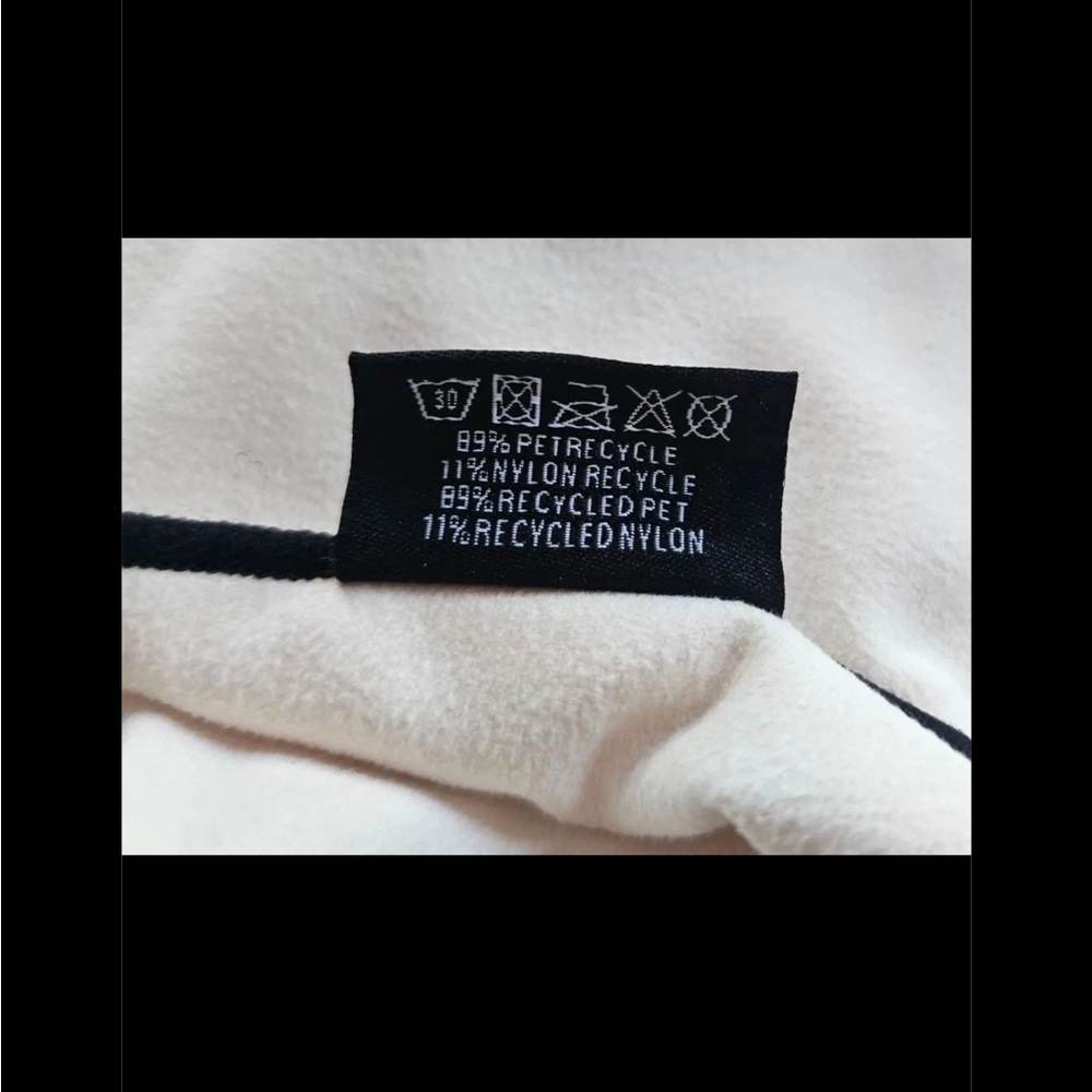 NEW-Chanel Beauté Ivory Throw with Black Emblem - Picture 11 of 13